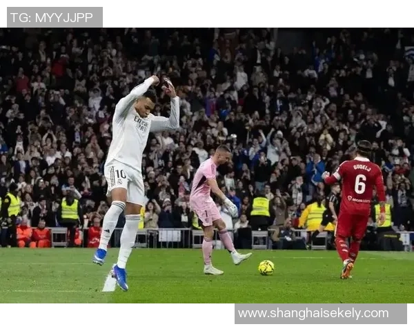 西甲精彩对决皇马两度追平升班马贝林姆巴佩联手展现实力